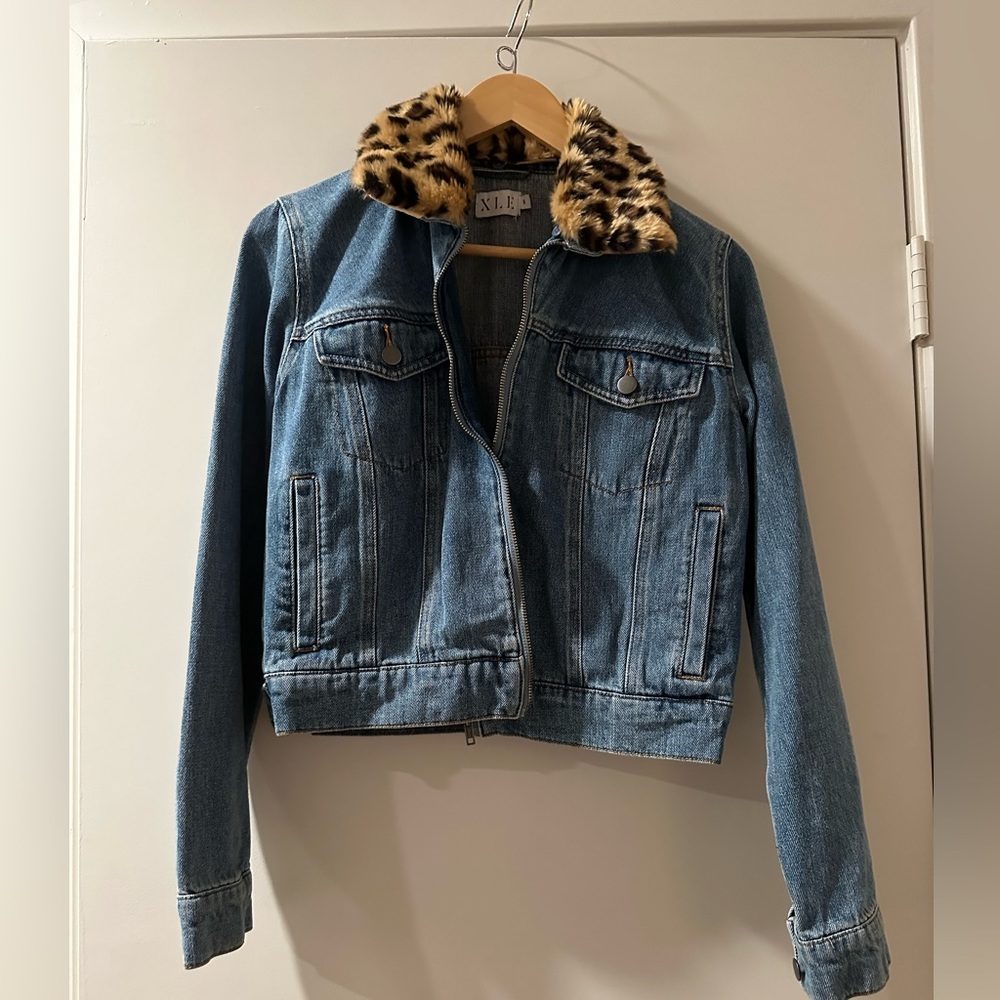 Xle denim jacket with removable leopard collar